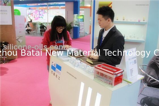 D5 Dầu silicone polydimethylsiloxan dễ bay hơi / Dầu mỹ phẩm 250 Hàm lượng nước